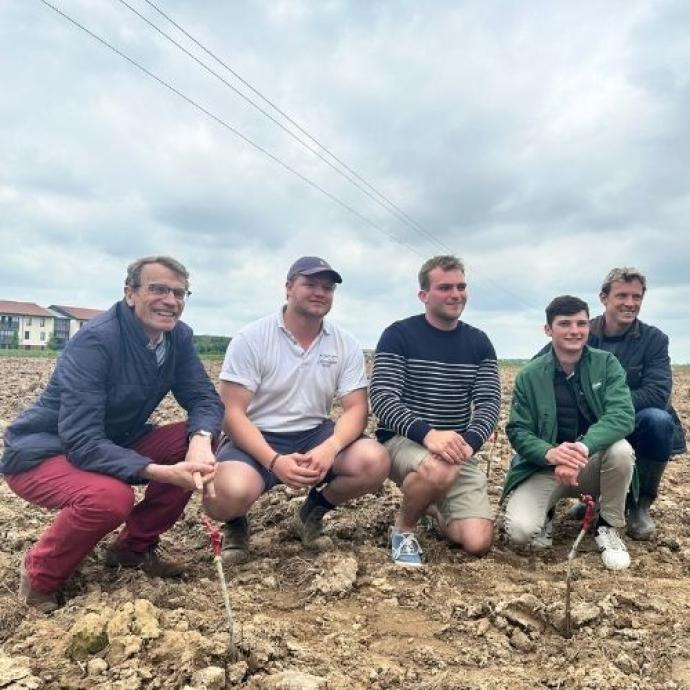 Planting vines at UniLaSalle Beauvais